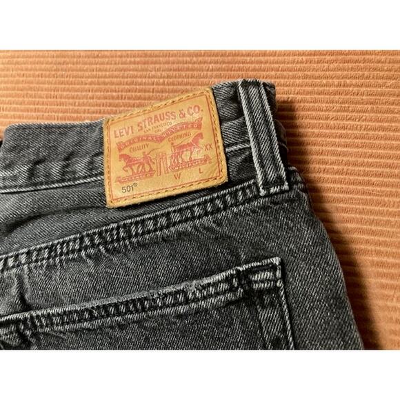 Levis 501 Distressed Black Denim Shorts - Size 28 - Picture 7 of 8